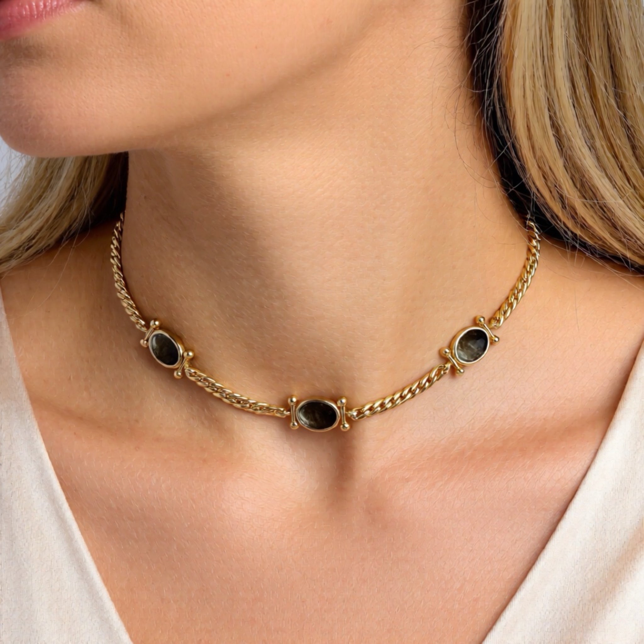 Collar Clásico Marrón Mocha - Piedra de Toque