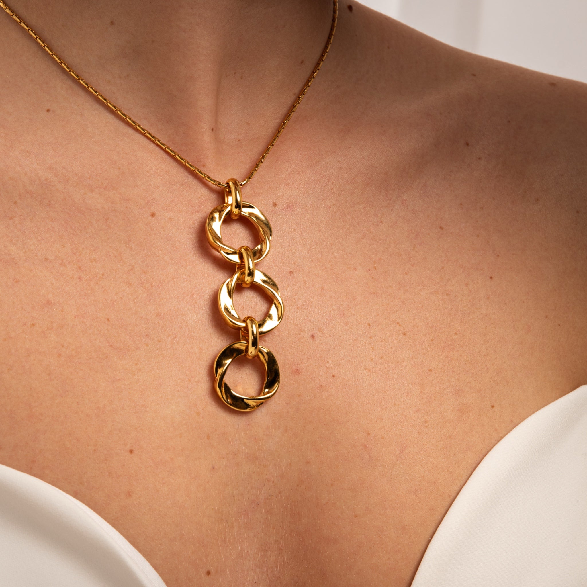 Collar Tres Círculos Dorados - Piedra de Toque