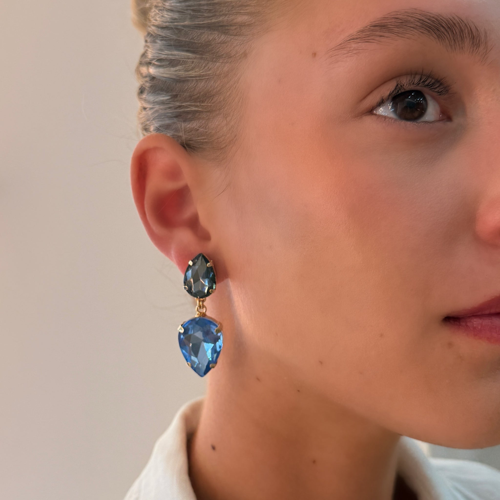 Pendientes Gotas Diamante Negro y Zafiro Claro - Piedra de Toque
