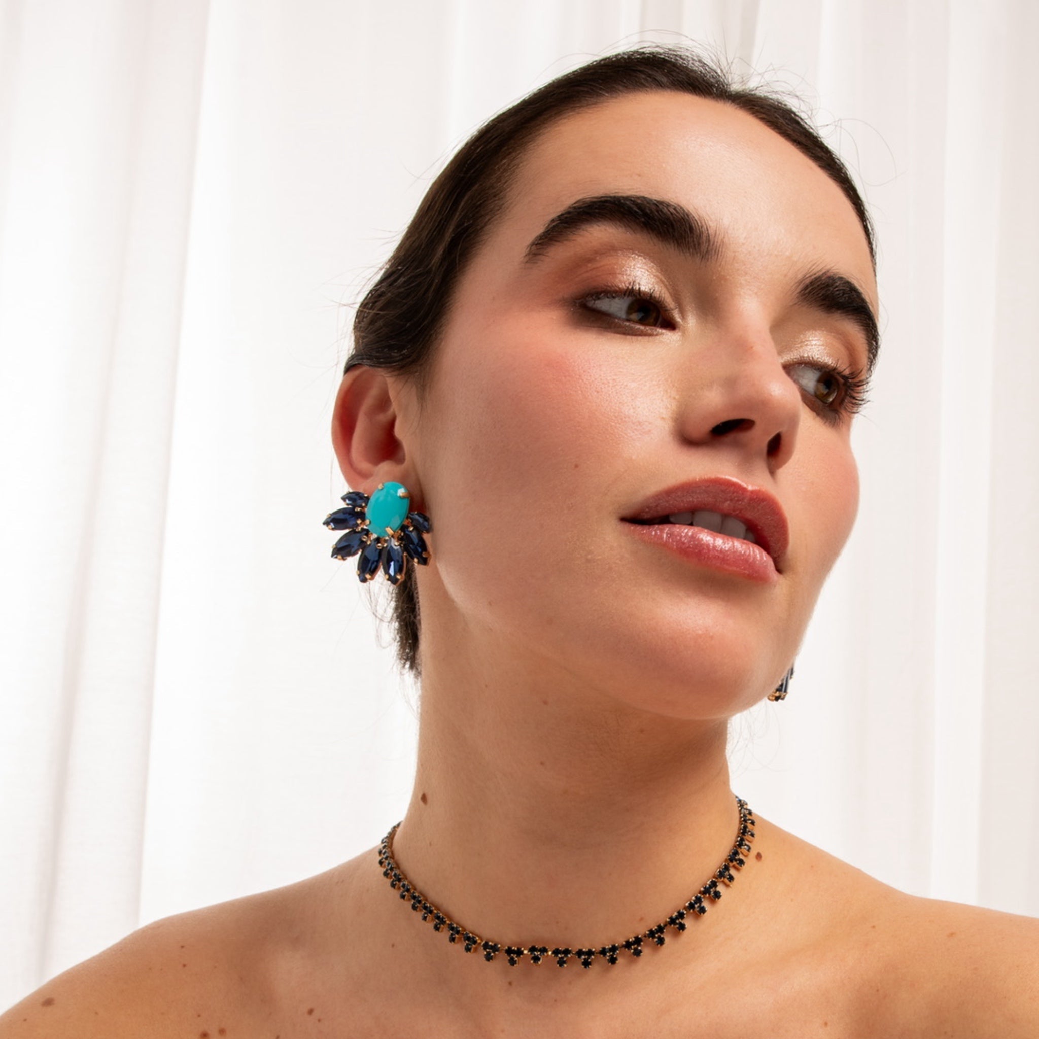 Pendientes Media Flor Azul Zafiro - Piedra de Toque