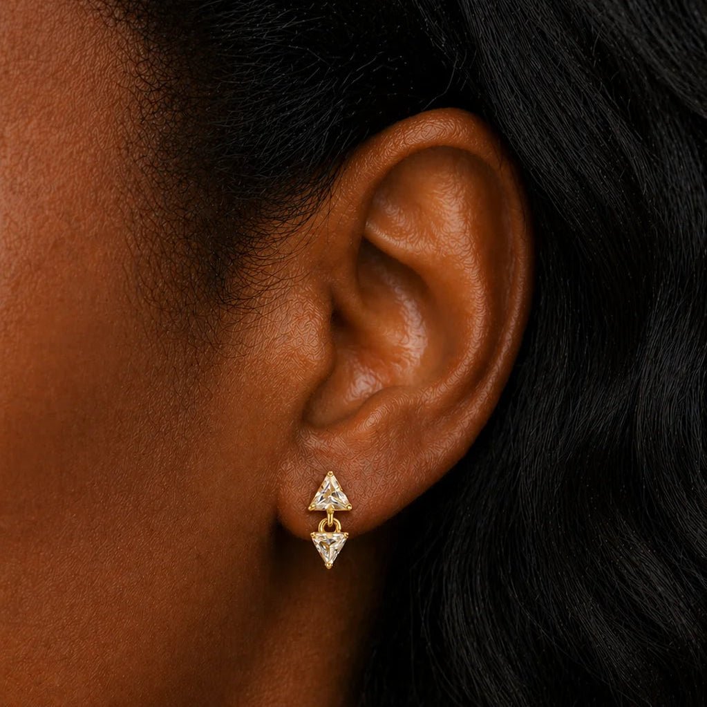 Piercing Floating Pyramid Oro - Piedra de Toque