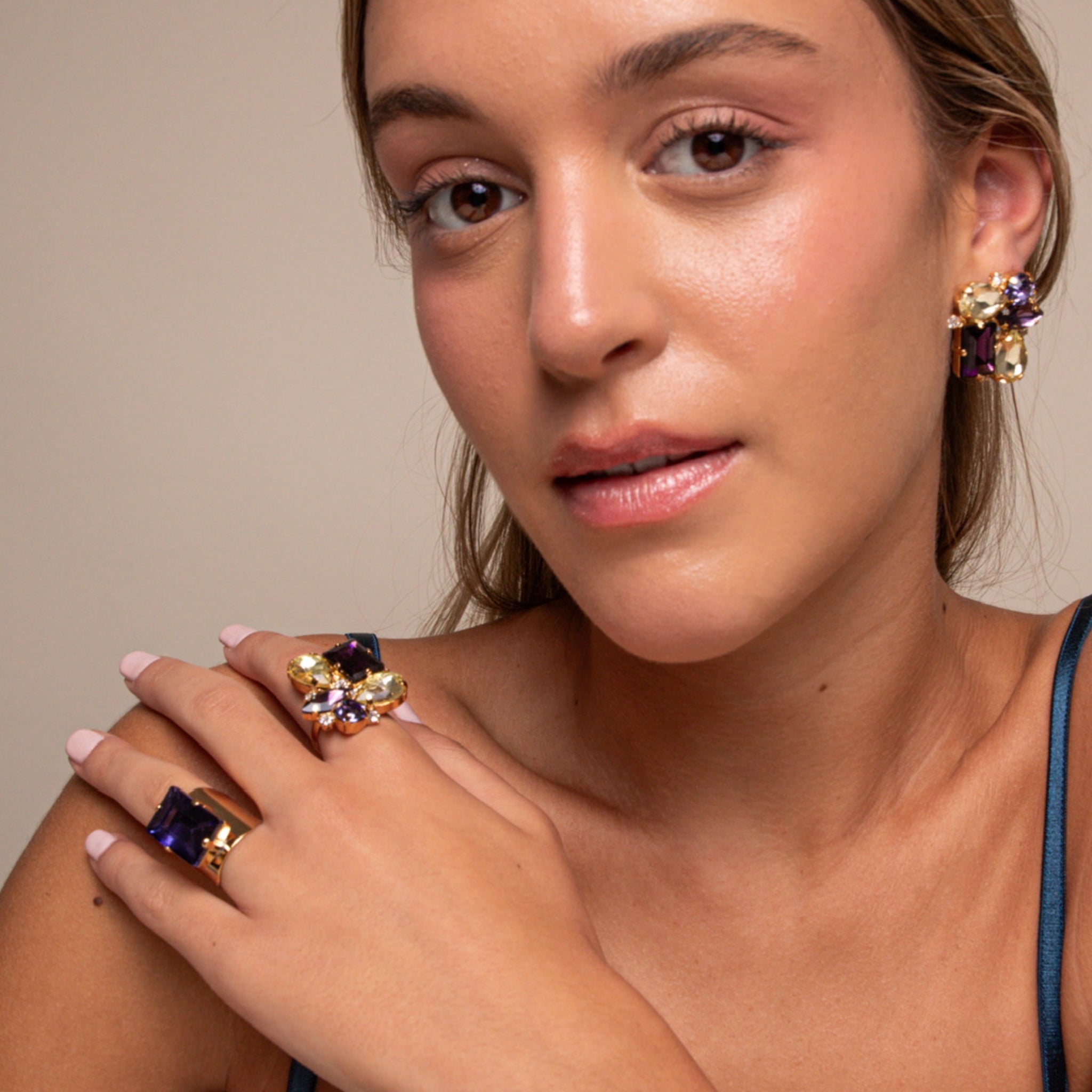 Sortija Cuadrada Tanzanita y Jonquil - Piedra de Toque