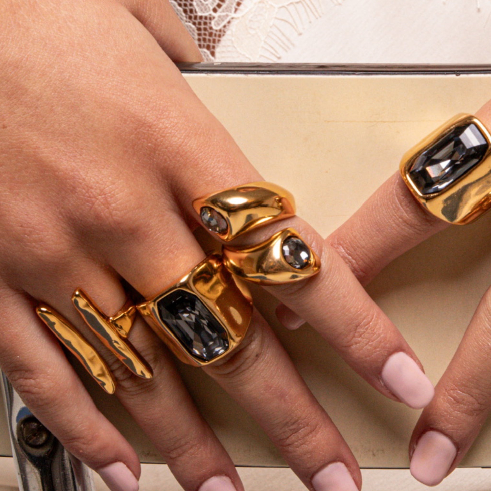 Sortija Espiral Diamante Negro - Piedra de Toque