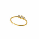 Sortija Tres Circonitas Bezel - Piedra de Toque